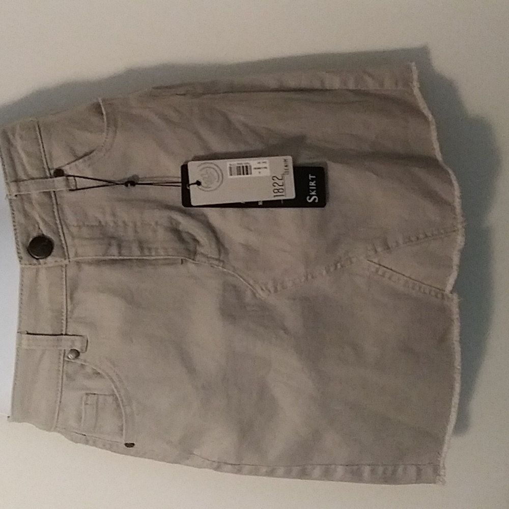 NWT 1822 Grey Denim Mini Skirt Raw Edge Hem Size 6 Women's